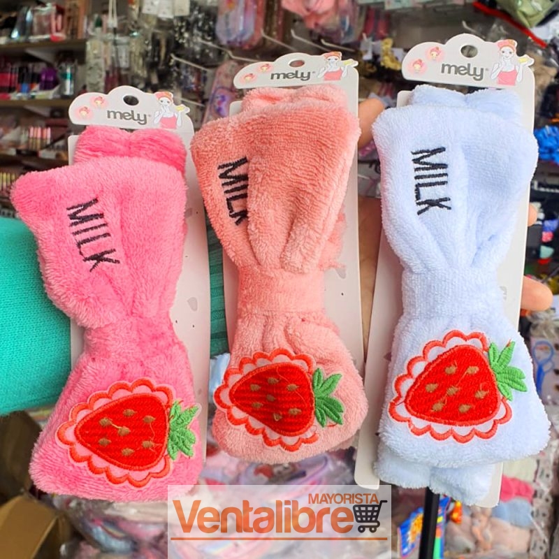 VINCHA ELÁSTICA PELUCHE CON MOÑO FRUTILLA