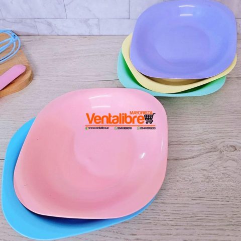 PLATO HONDO PLASTICO VARIOS COLORES 21CM. X 21CM. EXCELENTE CALIDAD