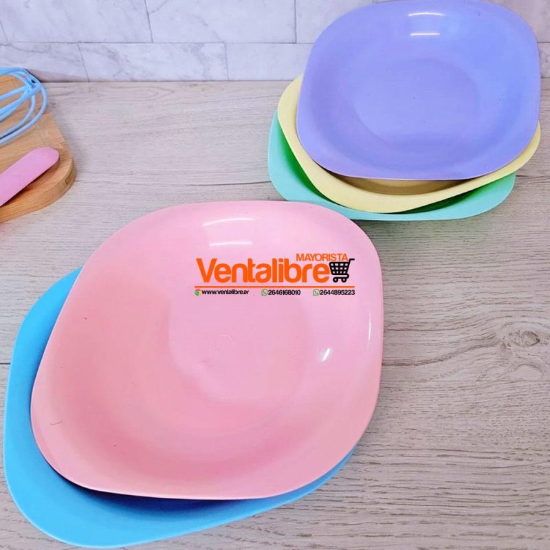 PLATO HONDO PLASTICO VARIOS COLORES 21CM. X 21CM. EXCELENTE CALIDAD