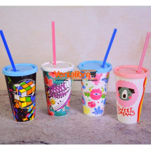 VASO INFANTIL CON TAPA PLANA Y SORBETE VARIOS ESTAMPADOS 400 CC.