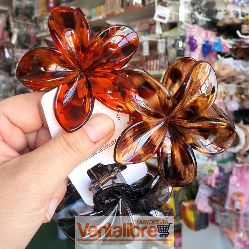 BROCHE FLOR HAWAIANA COLORES EXCELENTE CALIDAD