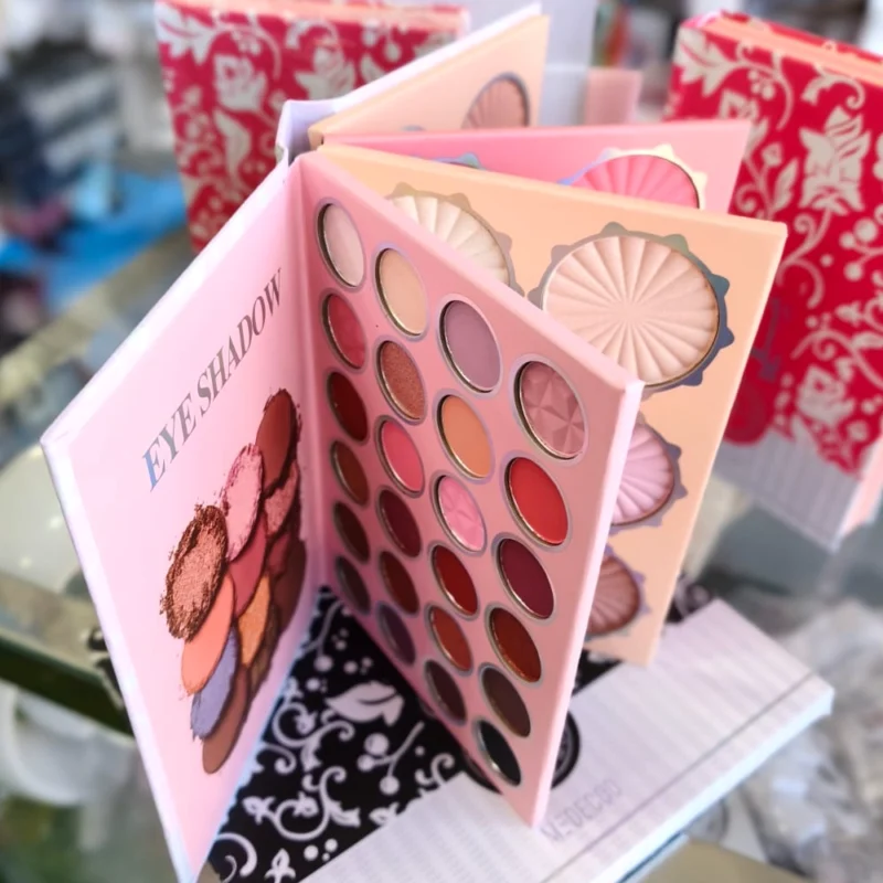 LIBRO DE PALETAS DE SOMBRAS ARABE MEDECOO X 43 COLORES