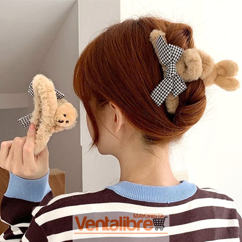 BROCHE PARA EL CABELLO DE PELUCHE CON DISEÑOS DE OSITOS 11 CM.