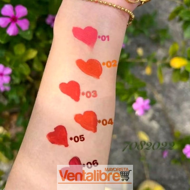 LABIAL INTRANSFERIBLE CON ÁCIDO HIALURÓNICO & DE LARGA DURACIÓN - Imagen 2