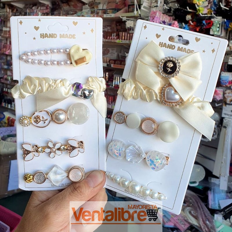 SET DE HEBILLAS PARA EL CABELLO CON DISEÑOS DE PERLAS Y MOÑOS