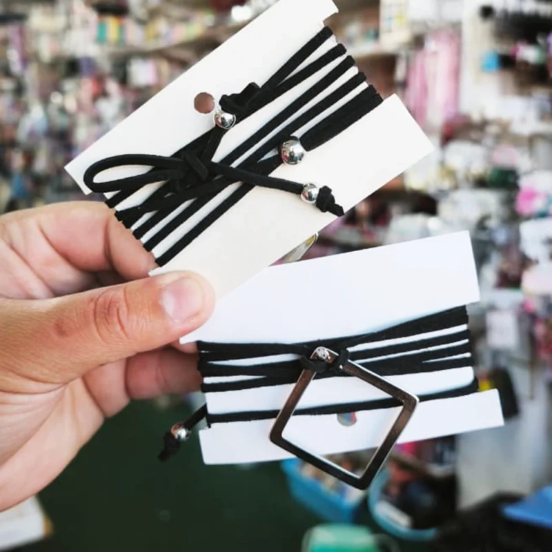 CHOKER CORDÓN AJUSTABLE COLOR NEGRO CON DIJES