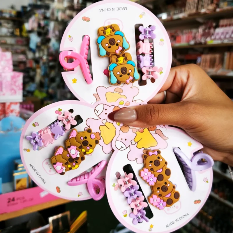 BLISTER DE BROCHES Y COLITAS CAPIBARA