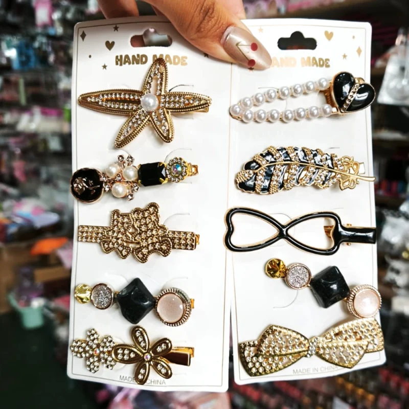 BLISTER DE BROCHES PICO CON DISEÑOS EN PIEDRAS PERLAS Y STRASS