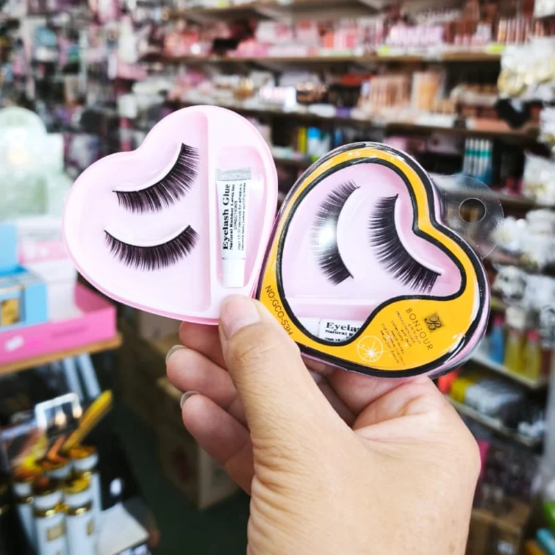 BLISTER CORAZÓN CON PESTAÑAS POSTIZAS + PEGAMENTO