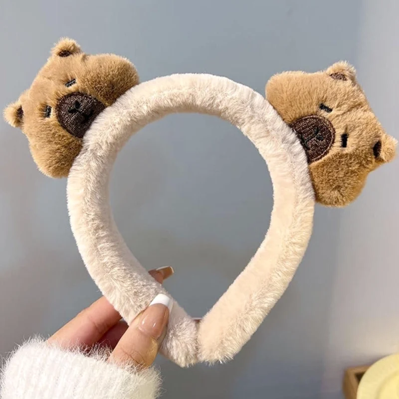 VINCHA PELUCHE CON DISEÑO CAPIBARA